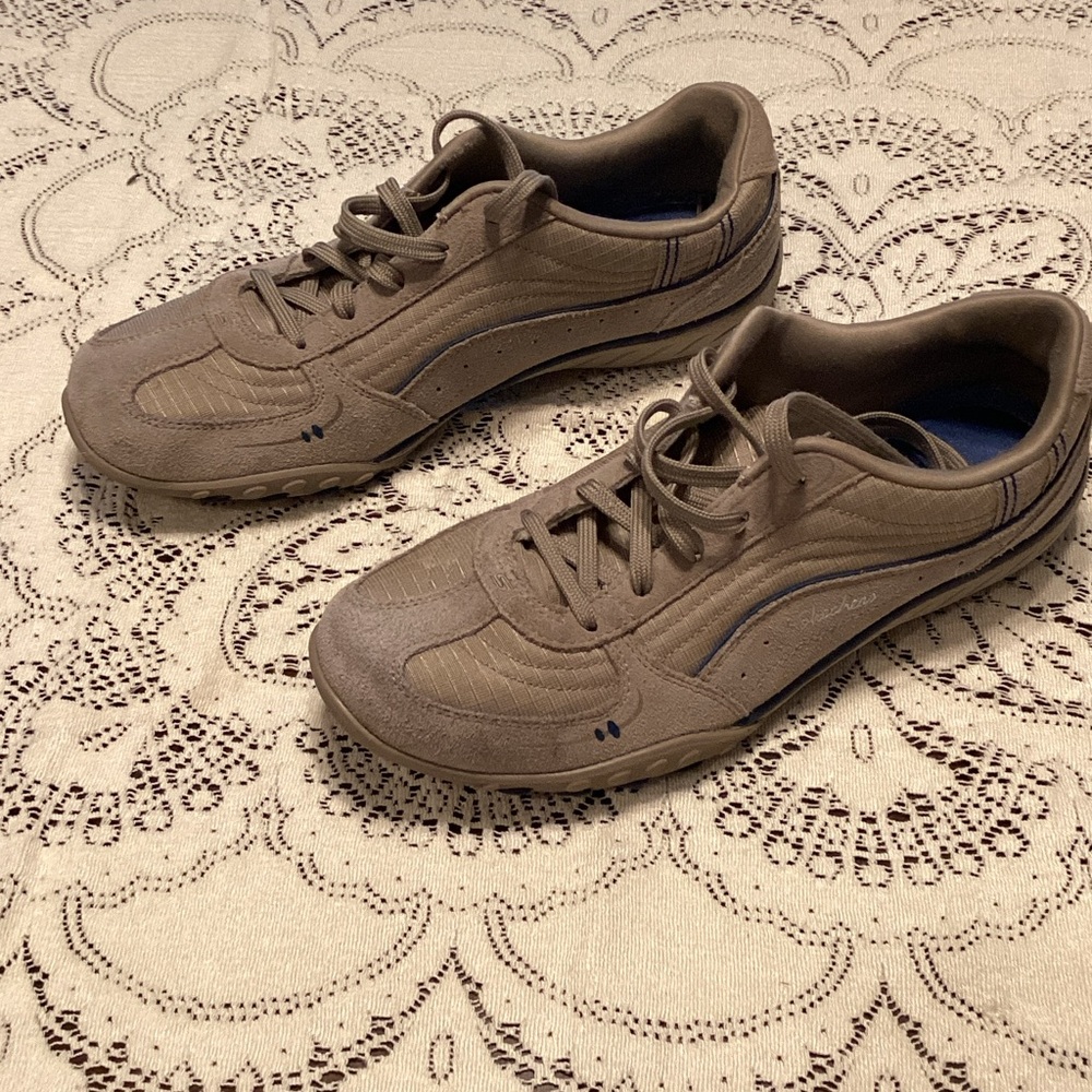 Women’s Casual Lace-Up Sneakers - Taupe